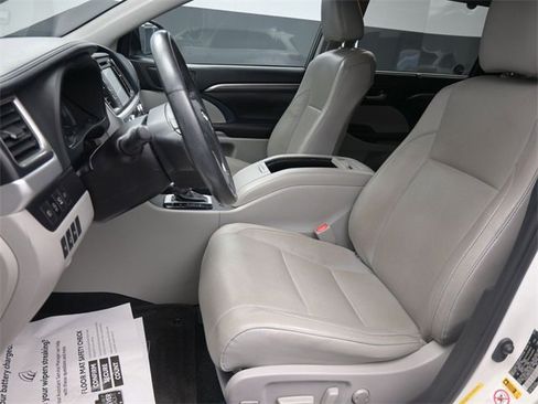Certified 2019 Toyota Highlander Limited Platinum image 10