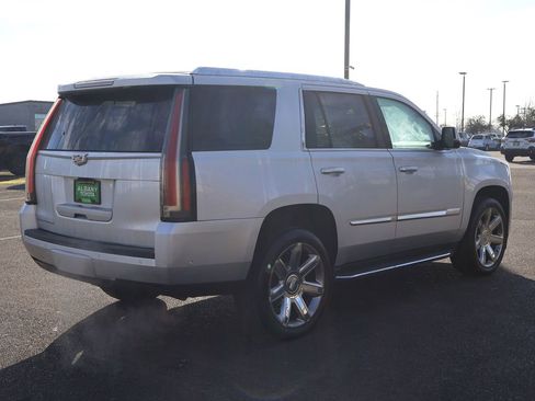 Used 2020 Cadillac Escalade Luxury image 6