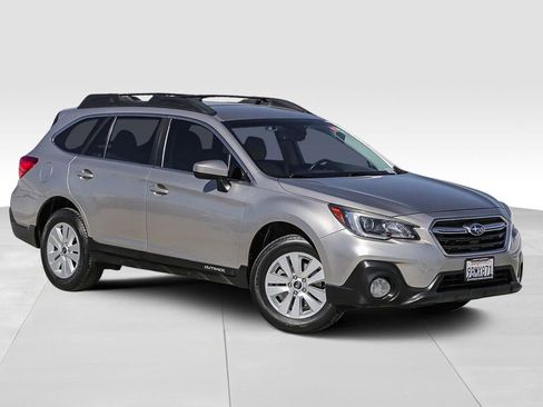 Used 2019 Subaru Outback 2.5i Premium image 2