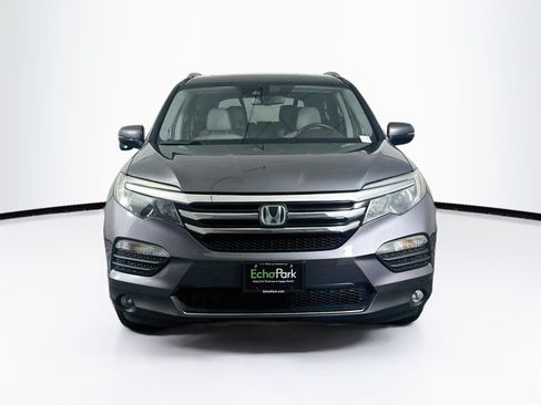 Used 2017 Honda Pilot Touring image 2