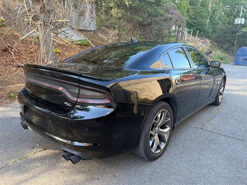 Used 2016 Dodge Charger R/T w/ Plus Group RWD image 5
