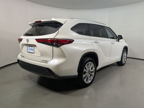 Used 2021 Toyota Highlander Limited image 8