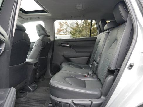 Used 2024 Toyota Highlander XLE image 15