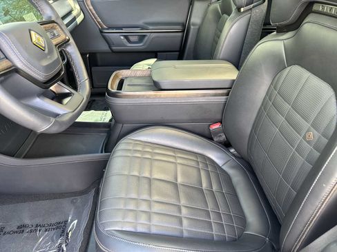 Used 2025 Rivian R1S Premium AWD/4WD image 14