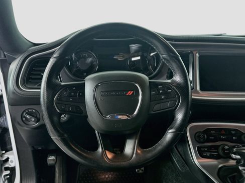 Used 2022 Dodge Challenger SXT w/ Plus Package RWD image 18