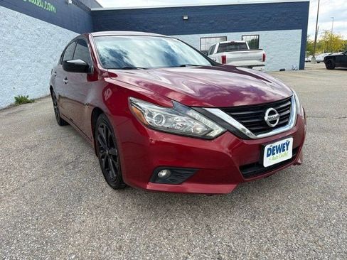 Used 2017 Nissan Altima 2.5 SR w/ Midnight Edition Package FWD image 5