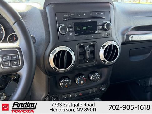Used 2017 Jeep Wrangler Unlimited Rubicon w/ Cold Weather Group AWD/4WD image 27