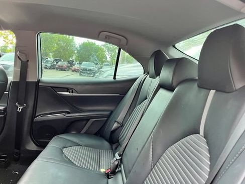 Used 2019 Toyota Camry SE FWD image 8
