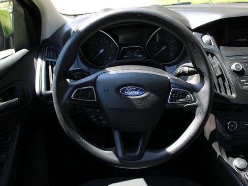 Used 2018 Ford Focus SE FWD image 16