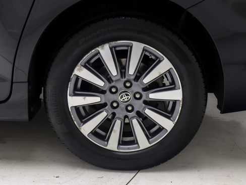 Used 2020 Toyota Sienna LE AWD/4WD image 27