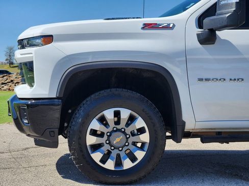 Used 2025 Chevrolet Silverado 2500 Custom w/ Custom Value Package image 9
