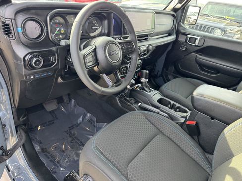 Certified 2025 Jeep Wrangler Unlimited Rubicon 4xe w/ Convenience Group AWD/4WD image 18