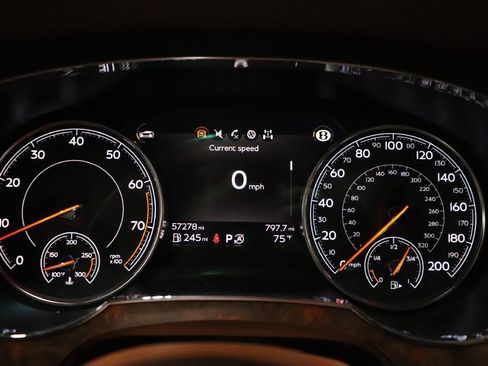 Used 2017 Bentley Bentayga image 17