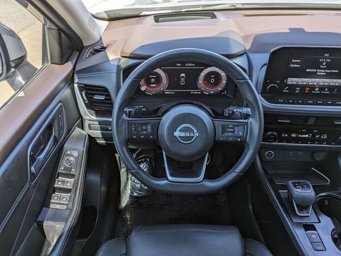 Used 2023 Nissan Rogue Platinum w/ Platinum Premium Package image 18