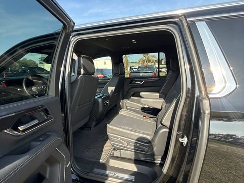 Used 2025 GMC Yukon XL Elevation AWD/4WD image 12