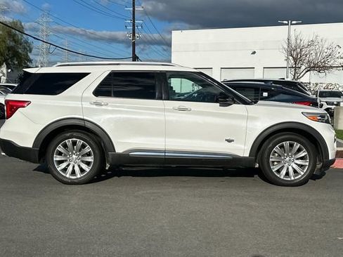 Used 2021 Ford Explorer King Ranch w/ Premium Technology Package image 3