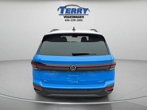 Certified 2025 Volkswagen Taos SE AWD/4WD image 3