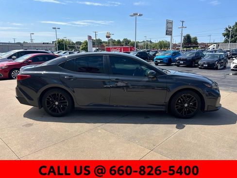 Used 2025 Toyota Camry SE FWD image 4