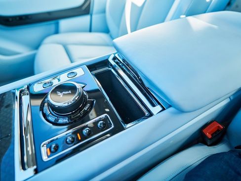 Used 2022 Rolls-Royce Cullinan Black Badge w/ Dark Exterior Package image 64