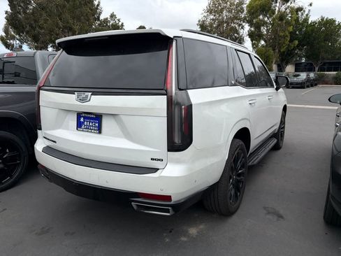 Used 2022 Cadillac Escalade Premium Luxury RWD image 3