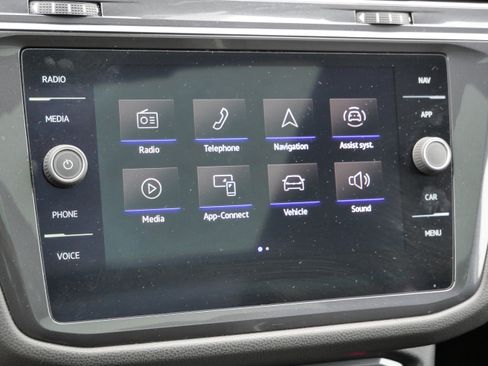 Certified 2022 Volkswagen Tiguan SEL R-Line image 23