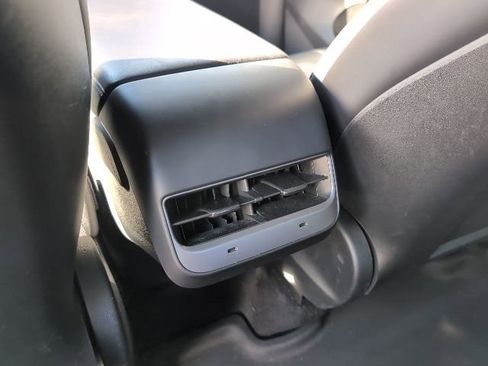 Used 2022 Tesla Model Y Performance image 23