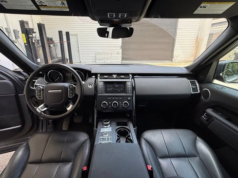 Used 2017 Land Rover Discovery SE AWD/4WD image 9
