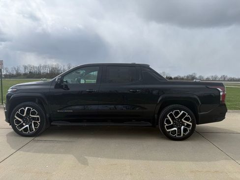 Used 2024 Chevrolet Silverado EV RST image 11
