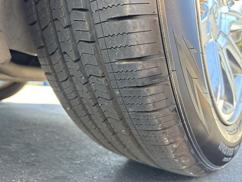 Used 2006 Chrysler 300 C RWD image 20