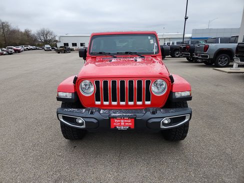 Used 2018 Jeep Wrangler Unlimited Sahara image 3