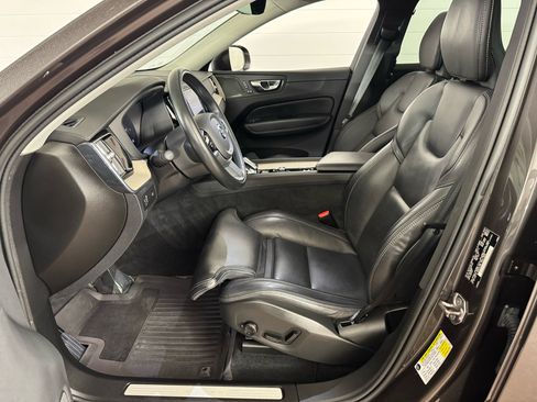 Used 2022 Volvo XC60 B5 Inscription w/ Advanced Package image 11