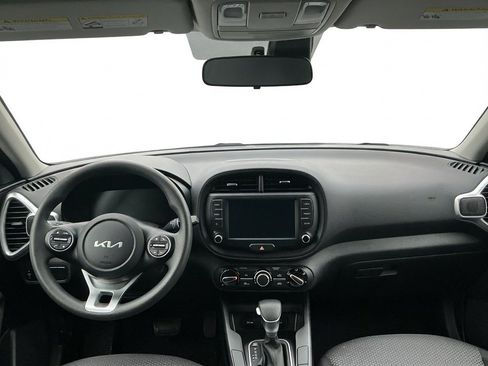 Used 2025 Kia Soul LX w/ LX Technology Package FWD image 12