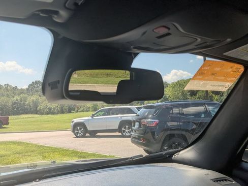 Certified 2022 Jeep Renegade Altitude w/ Convenience Group AWD/4WD image 30
