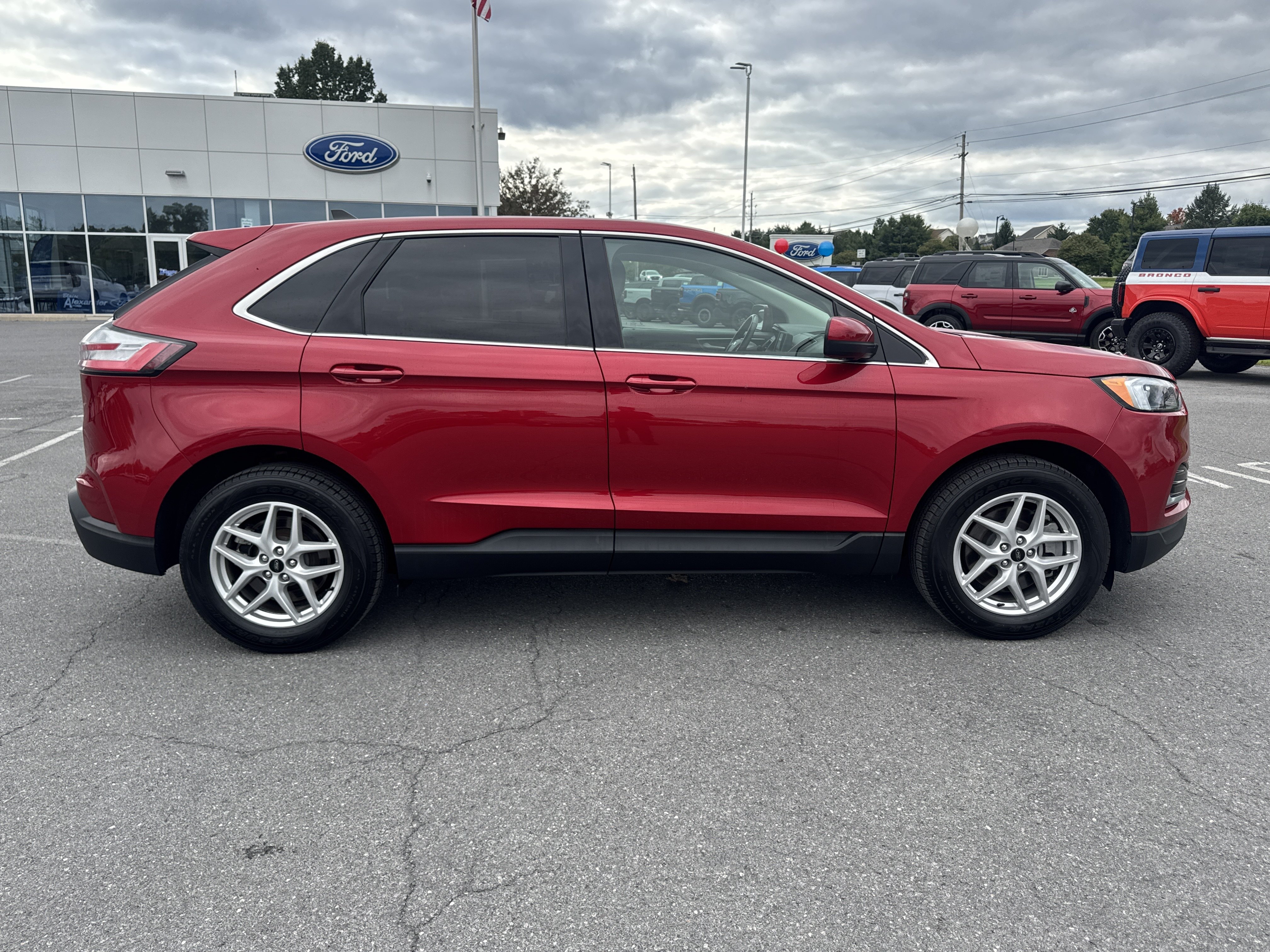 Used 2024 Ford Edge SEL AWD/4WD image 2