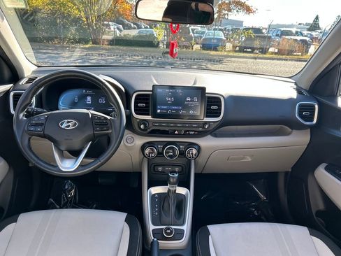 Used 2024 Hyundai Venue SEL image 13