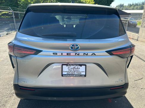 Used 2021 Toyota Sienna LE AWD/4WD image 6