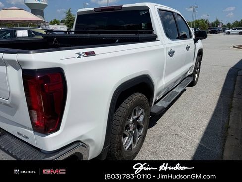 Used 2022 GMC Sierra 1500 SLT w/ SLT Convenience Package AWD/4WD image 4