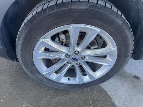 Used 2018 Ford Explorer XLT w/ Equipment Group 202A image 5