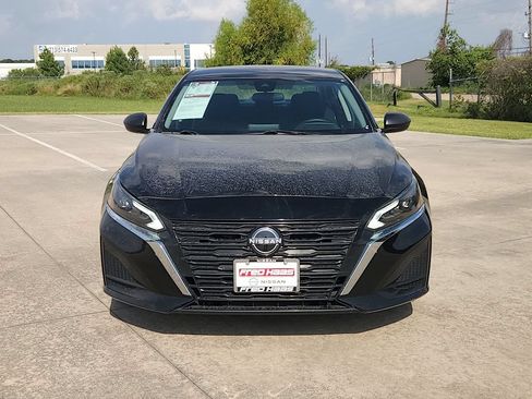 Used 2025 Nissan Altima 2.5 SV FWD image 11