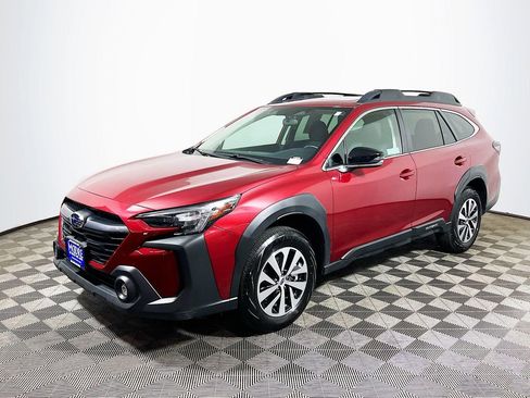 Used 2025 Subaru Outback Premium AWD/4WD image 3