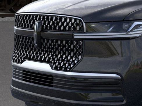 New 2025 Lincoln Navigator Reserve image 17