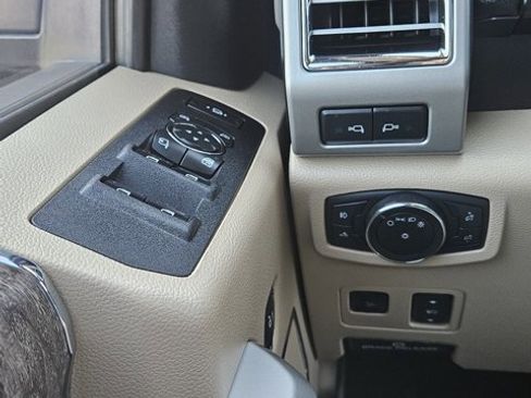 Certified 2017 Ford F250 Lariat w/ Lariat Ultimate Package image 25