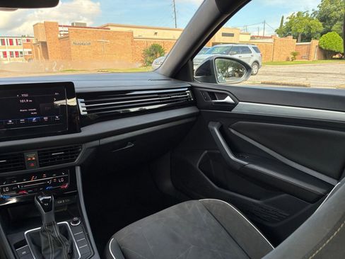 Used 2025 Volkswagen Jetta Sport FWD image 28