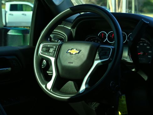 Used 2022 Chevrolet Silverado 2500 Custom w/ Custom Convenience Package image 18