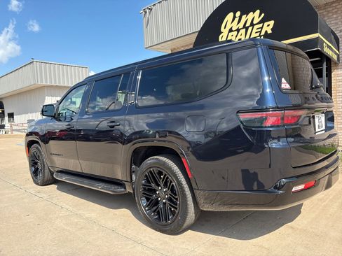 New 2025 Jeep Wagoneer L Series II w/ Premium Group I image 14