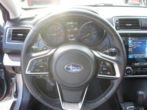 Used 2018 Subaru Outback 2.5i Limited AWD/4WD image 17