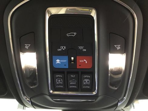 Used 2024 Jeep Grand Cherokee Limited w/ Trailer Tow Package AWD/4WD image 47