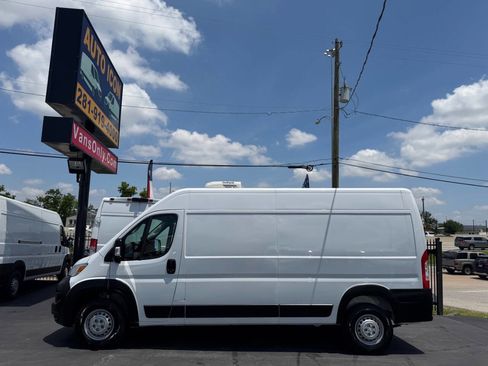 Used 2025 RAM ProMaster 2500 w/ Convenience Group FWD image 4