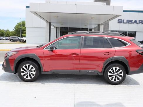 Certified 2025 Subaru Outback Premium AWD/4WD image 2