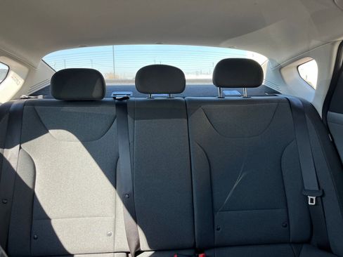 Used 2025 Kia K4 LXS image 38